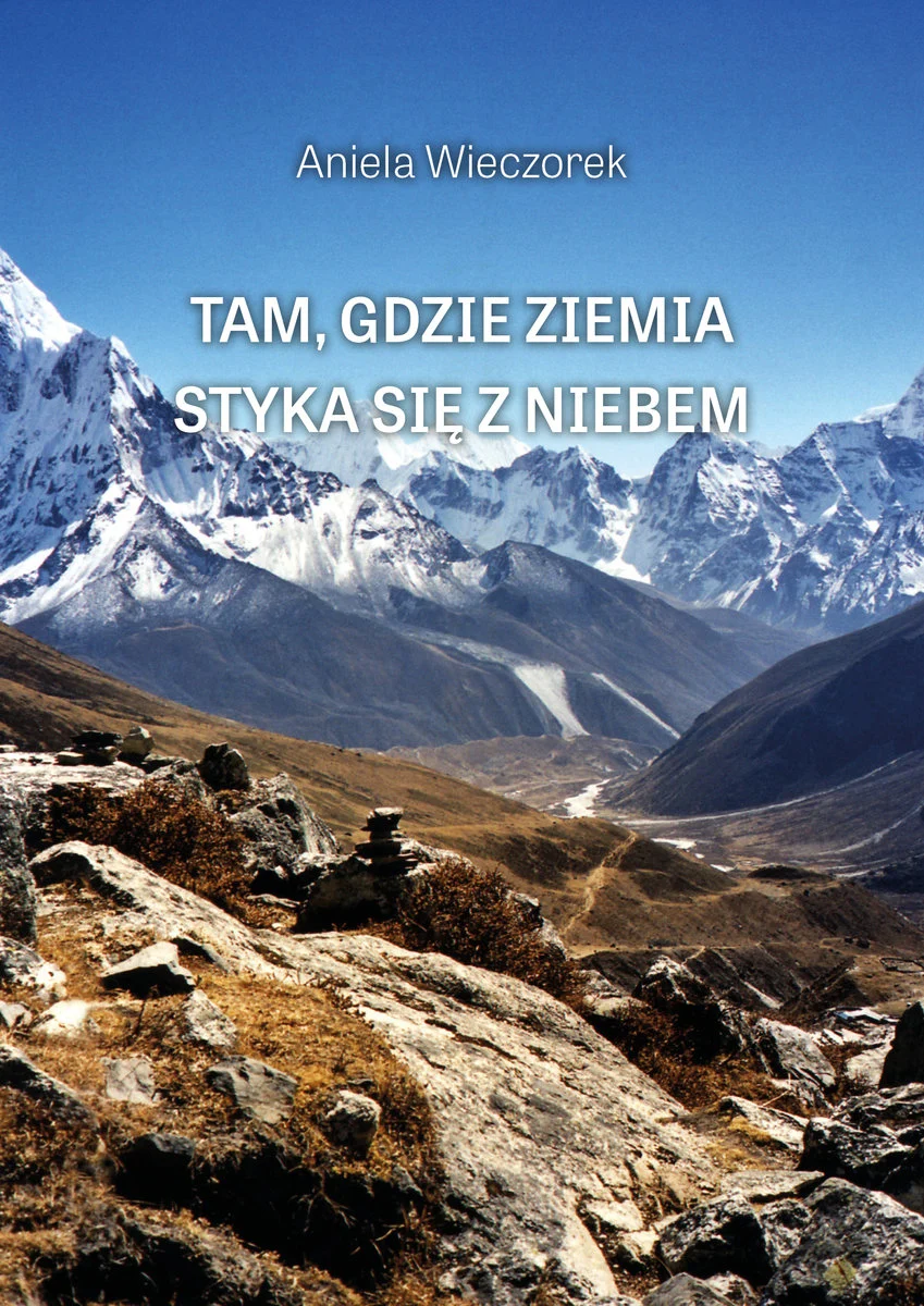tam-gdzie-ziemia-styka-sie-z-niebem-b-iext167983137.jpg